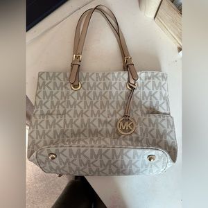 Michael Kors Jet Set Purse